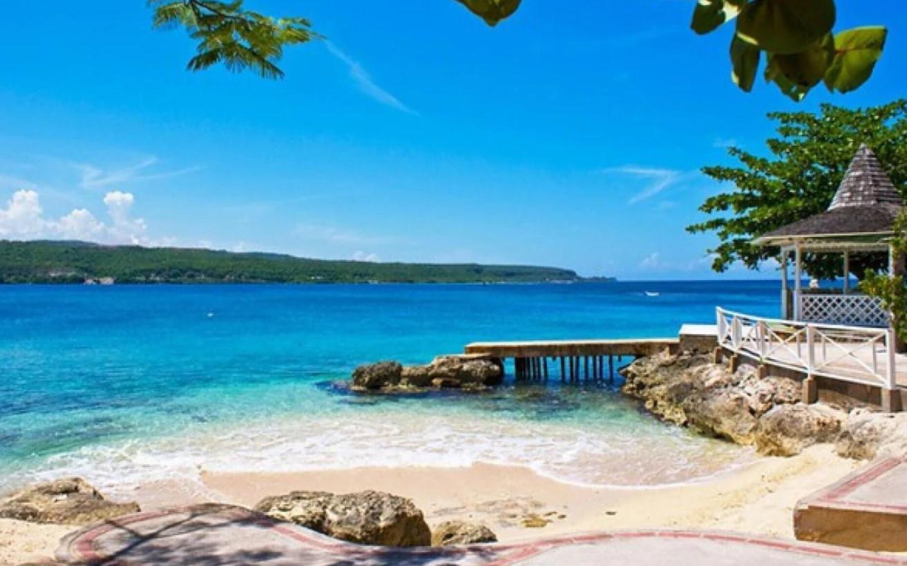 Sea Grapes Air-Conditioned 6-Bedroom Home With Cottage Discovery Bay Exteriör bild
